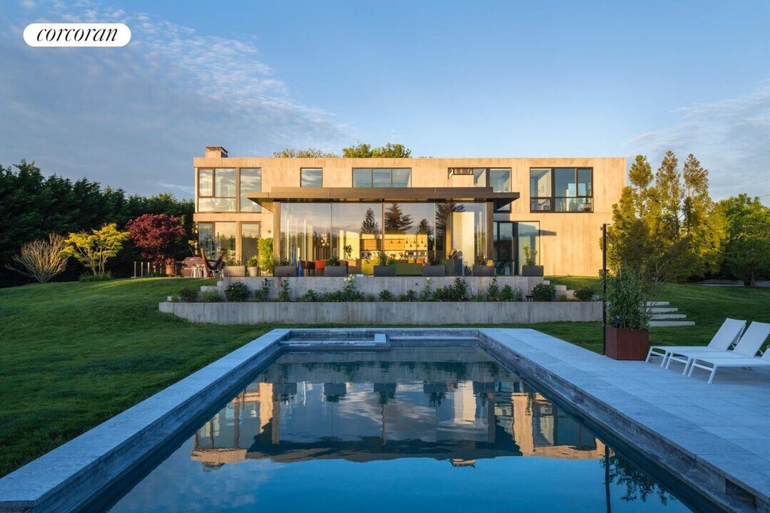 55 Davids Ln in Water Mill, NY - Building Photo