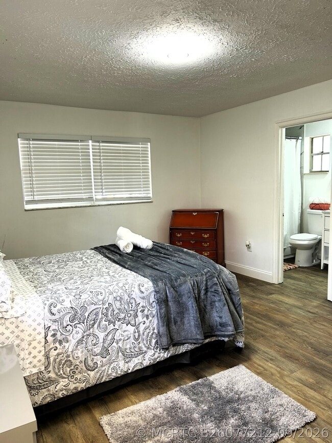 property at 1427 Riverside Cir