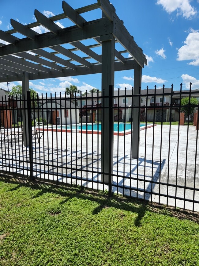 1317 Airport Dr, Unit F16 in Tallahassee, FL - Building Photo - Building Photo
