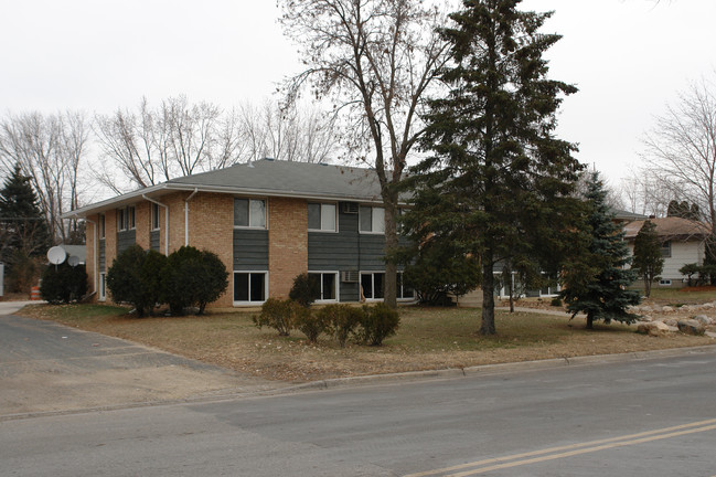 231 79th Way NE in Fridley, MN - Foto de edificio - Building Photo