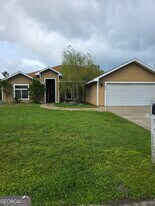 516 Hide-A-Way Lk Lp in Kingsland, GA - Building Photo