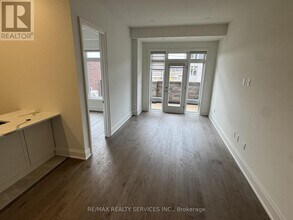 3299 Taha Gdns in Oakville, ON - Building Photo - Building Photo