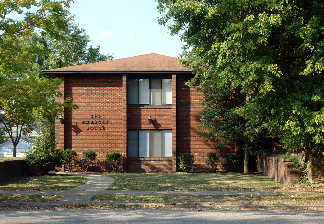 240 6th Ave in Huntington, WV - Building Photo