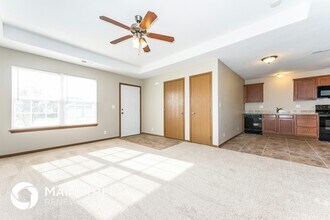 207 Palmer Ct in Pleasant Hill, MO - Building Photo - Building Photo