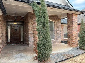 16616 Moorgate Ln in Edmond, OK - Foto de edificio - Building Photo