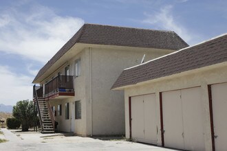Orick Apartments in Victorville, CA - Foto de edificio - Building Photo