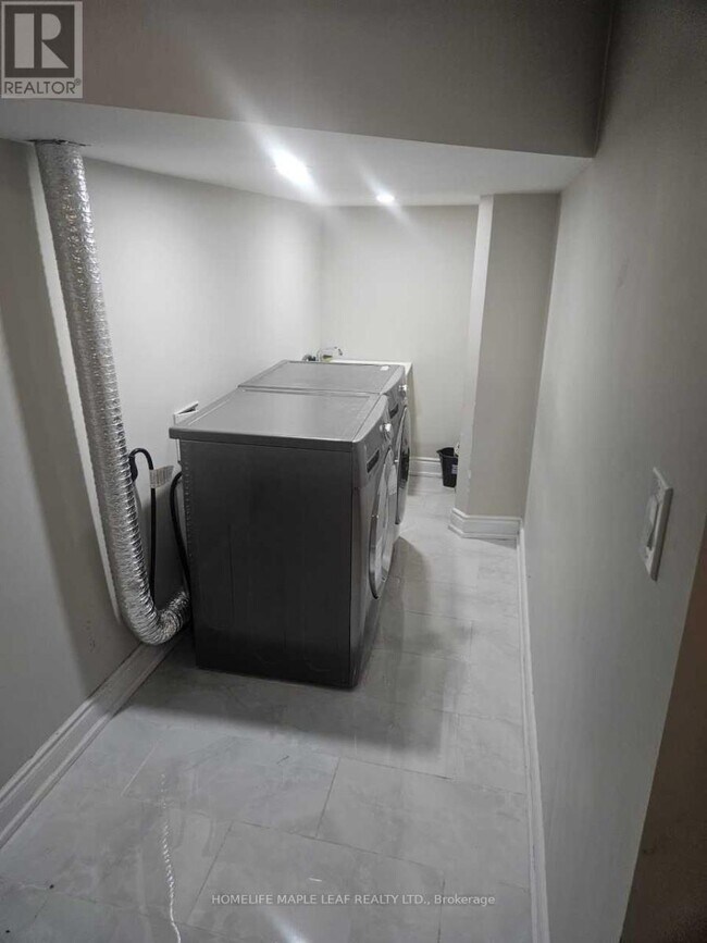 5 Troyer St in Brampton, ON - Building Photo - Building Photo