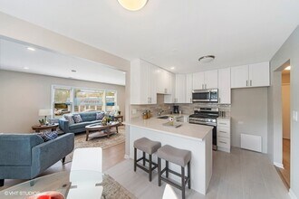 6047 N Northwest Hwy in Chicago, IL - Building Photo - Building Photo