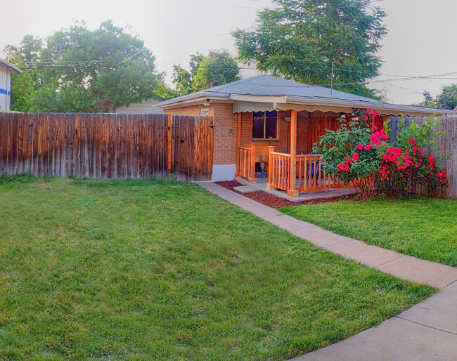 2275 S Acoma St in Denver, CO - Building Photo - Building Photo