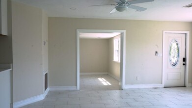 339 6th Ave SW in Vero Beach, FL - Building Photo - Building Photo