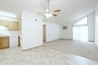 Greenbrier Apartments in Fargo, ND - Foto de edificio - Interior Photo