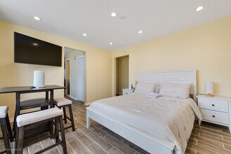 2626 N Milwaukee Ave in Chicago, IL - Building Photo - Building Photo