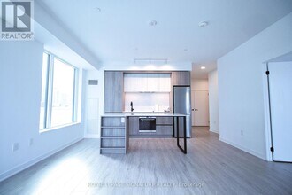 2495 Eglinton Ave W in Mississauga, ON - Building Photo - Building Photo