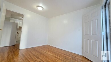 9 STREET in Queens, NY - Foto de edificio - Building Photo