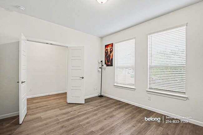 5458 Ridgeway Dr, Unit 2 in Haltom City, TX - Building Photo - Building Photo