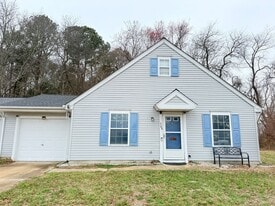 525 S Spinnaker Ln in Milton, DE - Building Photo