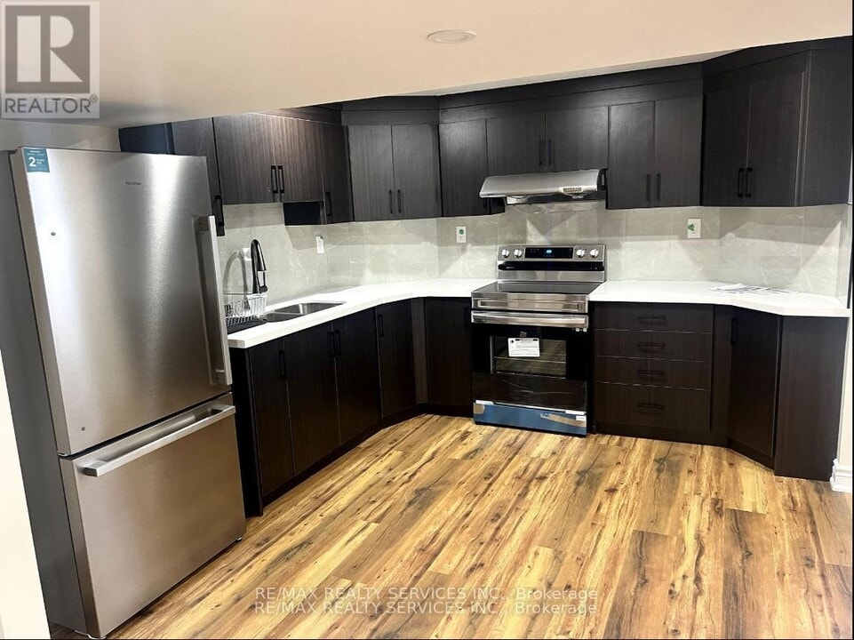 18 Treegrove Crescent in Brampton, ON - Building Photo