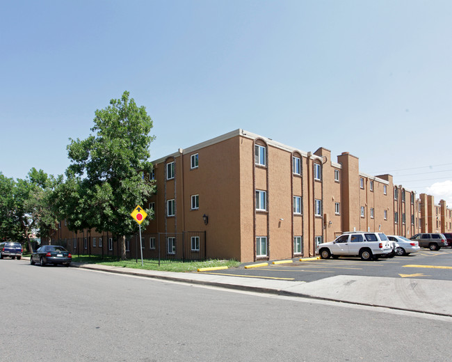 Casa Serena Apartments in Aurora, CO - Building Photo - Building Photo