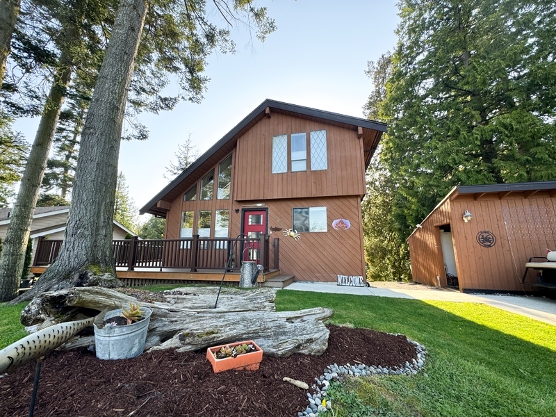 8155 Comox Loop in Blaine, WA - Building Photo