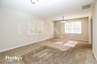 2030 Chestnut Hill Cir in Decatur, GA - Building Photo - Building Photo