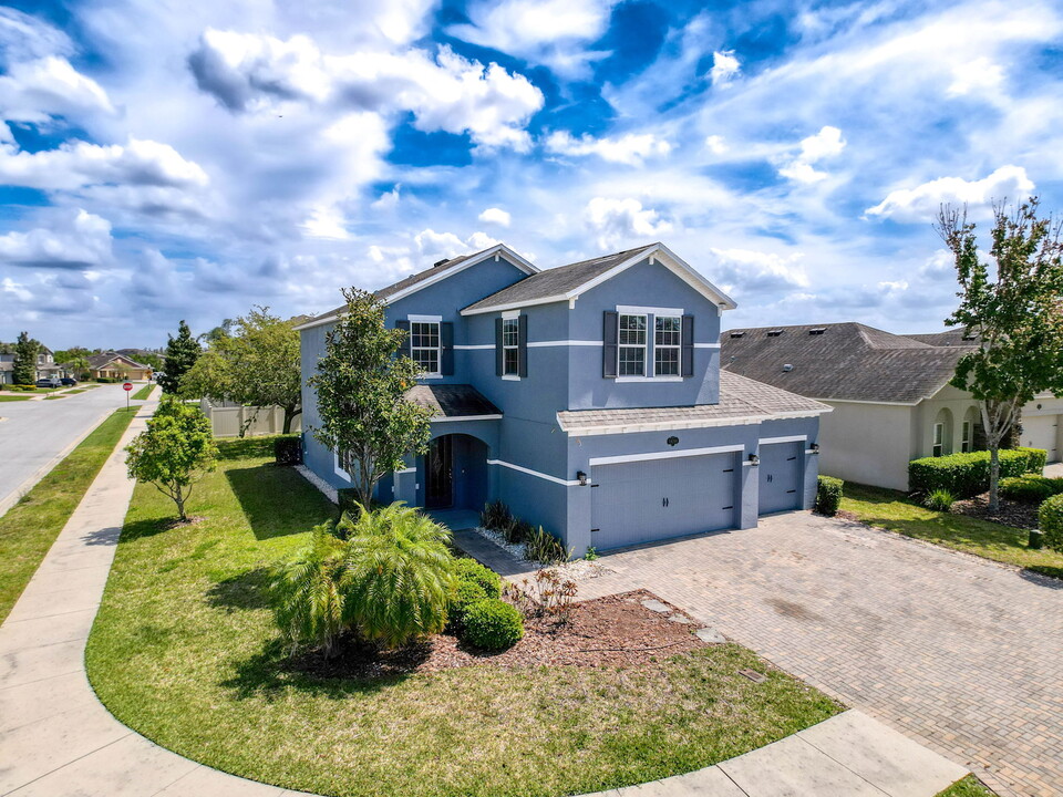 1606 Feather Grass Loop in Lutz, FL - Foto de edificio