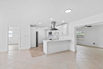 106 NW Curtis St in Port St. Lucie, FL - Building Photo - Building Photo