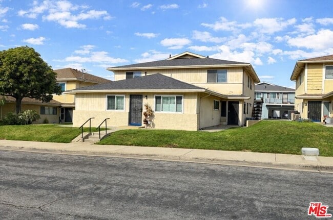 property at 18217 Vía Calma