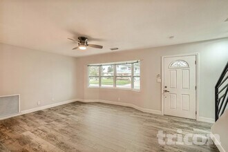 7394 Norwich Ln in Clearwater, FL - Foto de edificio - Building Photo