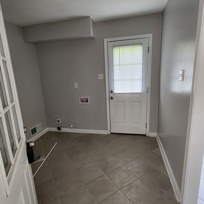 4765 Covington Pike in Memphis, TN - Building Photo - Building Photo