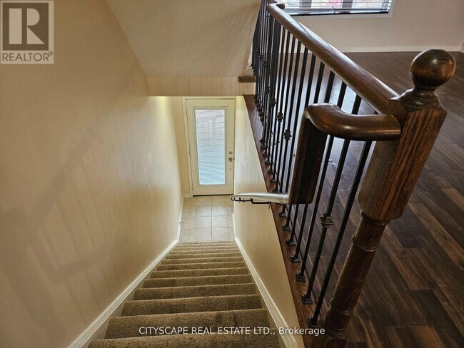 5605 Oscar Peterson Blvd in Mississauga, ON - Building Photo - Building Photo