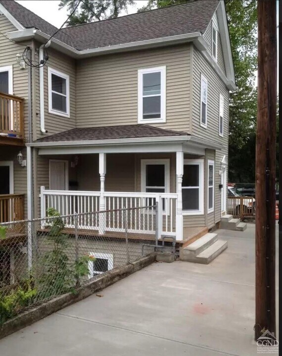 229 Main St in Catskill, NY - Building Photo