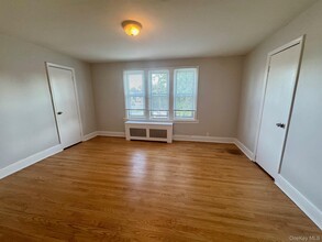 33 Harrison Ave in Lynbrook, NY - Building Photo - Building Photo