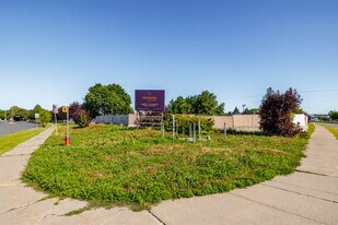 Georges Henri in Brossard, QC - Building Photo