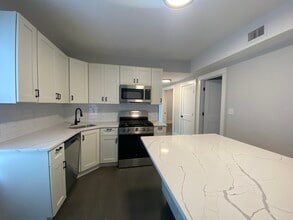 116 Marginal St, Unit 2 in Boston, MA - Building Photo - Building Photo