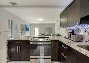 1526 NE 110th St in North Miami, FL - Building Photo - Building Photo