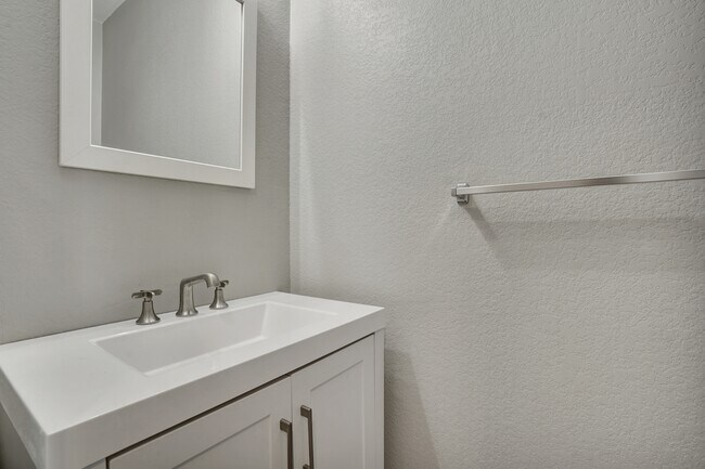 211 Thalia Rd in Virginia Beach, VA - Building Photo - Building Photo