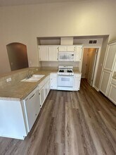 10711 Pinebrook Falls Dr in Bakersfield, CA - Building Photo - Building Photo