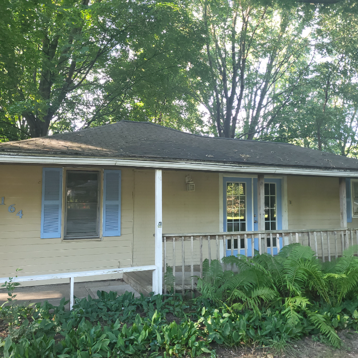 2164 Laurel Ave in Benton Harbor, MI - Foto de edificio