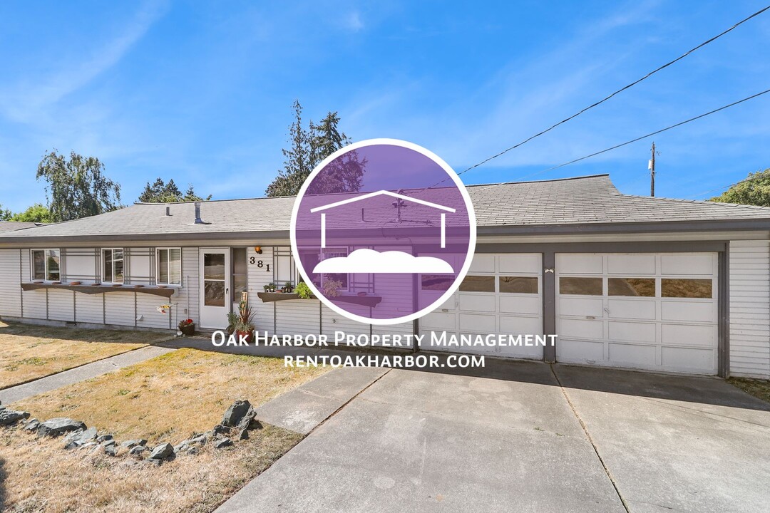 381 NE Ronhaar St in Oak Harbor, WA - Building Photo