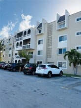 7730 Camino Real in Miami, FL - Building Photo - Building Photo