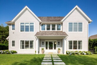 82 Halsey Ln in Water Mill, NY - Building Photo - Building Photo
