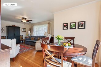 59 Willow St in Southampton, NY - Building Photo - Building Photo