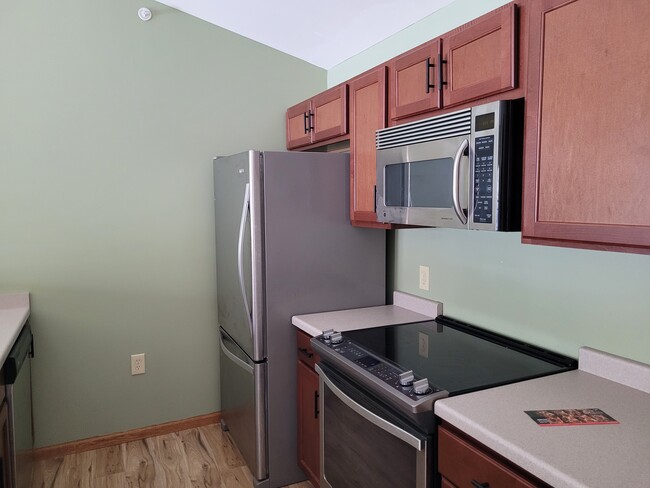 2834 Pleasant View Rd, Unit 201 in Middleton, WI - Building Photo - Building Photo