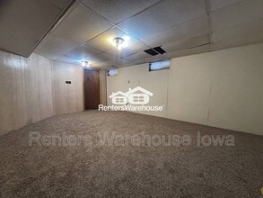 4122 77th St Cir in Urbandale, IA - Foto de edificio - Building Photo