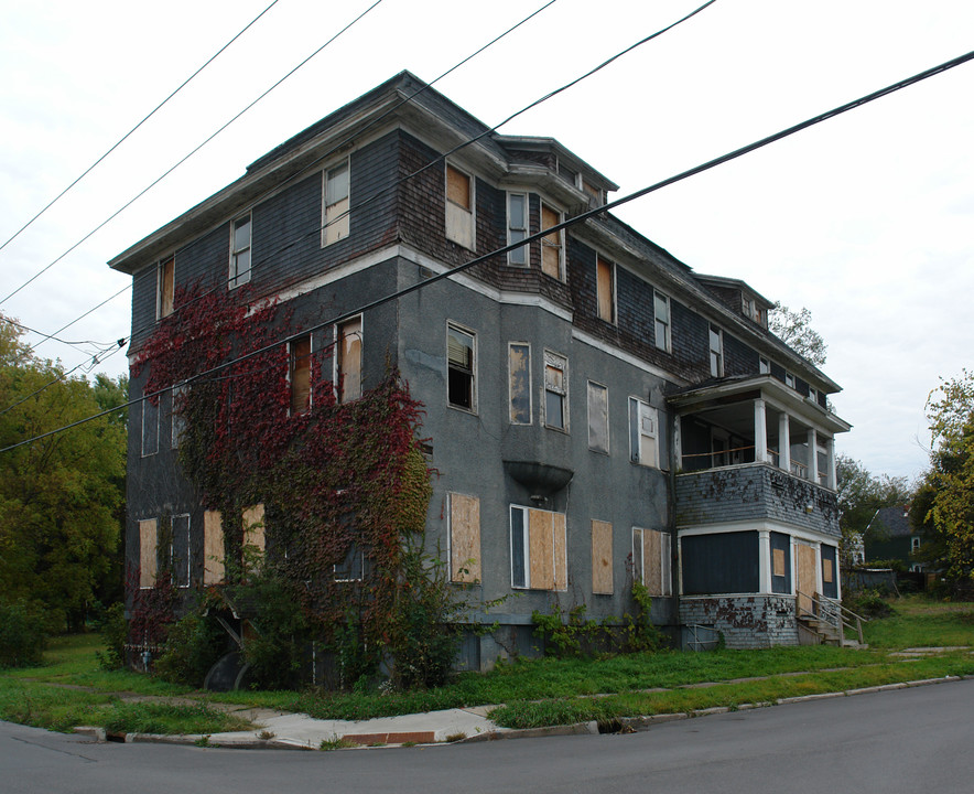 101 Mathews Ave in Utica, NY - Building Photo