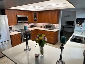 5250 W Harmont Dr in Glendale, AZ - Building Photo - Building Photo