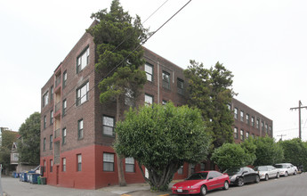 Sealth Vista Apartments in Seattle, WA - Building Photo - Building Photo