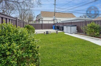 3033 W Diversey Ave in Chicago, IL - Building Photo - Building Photo