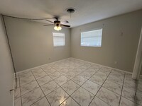 2136 NE Rustic Pl in Jensen Beach, FL - Foto de edificio - Building Photo