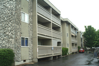 Lantera Apartments in Seattle, WA - Foto de edificio - Building Photo